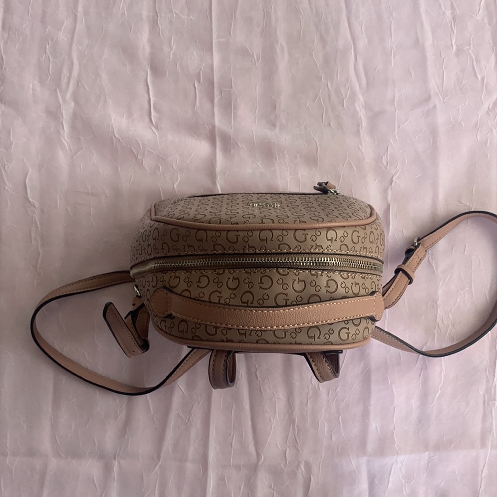 Guess backpack 🎒 - Picture 5 of 8